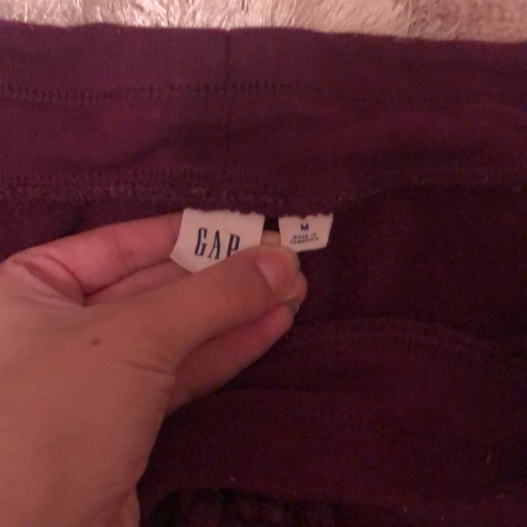 Maroon GAP sweats - Picture 2 of 3